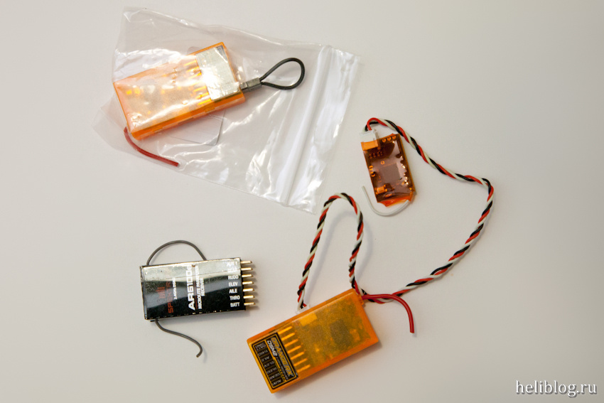 Оригинальный приемник Spektrum AR6100e и его китайский клон OrangeRX R610, а также сателлит для него